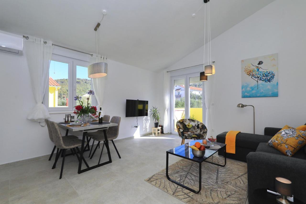 Villa Gaby Luxus Apartment 1 Schlafzimmer, Pool und wunderschönem Panorama Meerblick Božava Exterior foto
