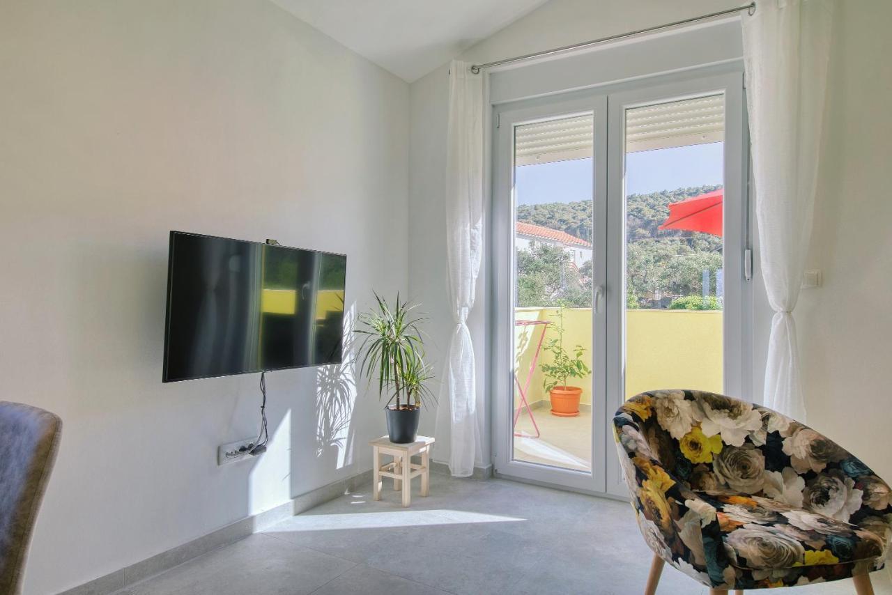 Villa Gaby Luxus Apartment 1 Schlafzimmer, Pool und wunderschönem Panorama Meerblick Božava Exterior foto