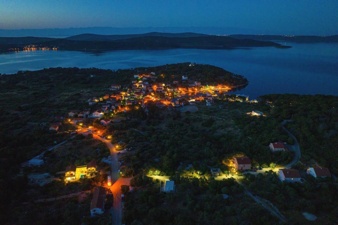 Villa Gaby Luxus Apartment 1 Schlafzimmer, Pool und wunderschönem Panorama Meerblick Božava Exterior foto